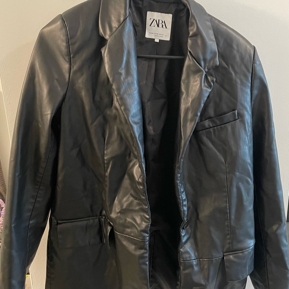 Zara Women's Sleek Black Blazer